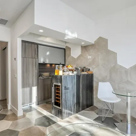 Gallery Guest house 4*